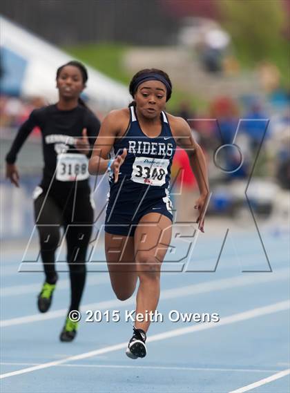 Thumbnail 1 in 2015 Drake Relays photogallery.