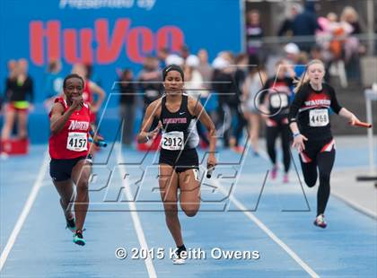 Thumbnail 1 in 2015 Drake Relays photogallery.