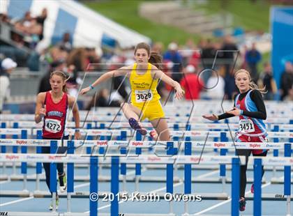 Thumbnail 1 in 2015 Drake Relays photogallery.
