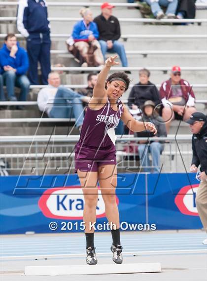Thumbnail 1 in 2015 Drake Relays photogallery.