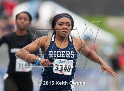 Thumbnail 3 in 2015 Drake Relays photogallery.