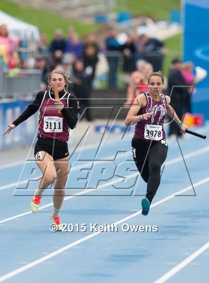 Thumbnail 2 in 2015 Drake Relays photogallery.