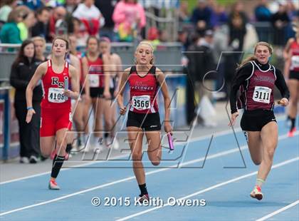 Thumbnail 3 in 2015 Drake Relays photogallery.