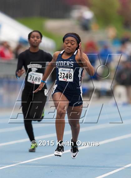 Thumbnail 2 in 2015 Drake Relays photogallery.