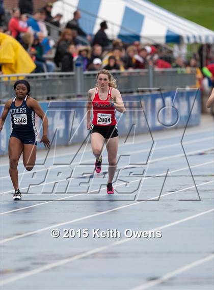 Thumbnail 2 in 2015 Drake Relays photogallery.