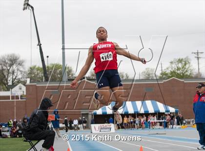 Thumbnail 3 in 2015 Drake Relays photogallery.