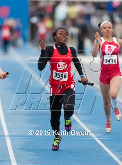 Thumbnail 2 in 2015 Drake Relays photogallery.