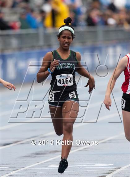 Thumbnail 2 in 2015 Drake Relays photogallery.