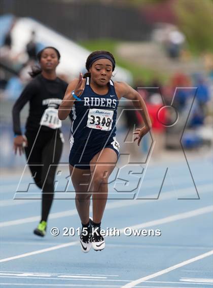 Thumbnail 3 in 2015 Drake Relays photogallery.