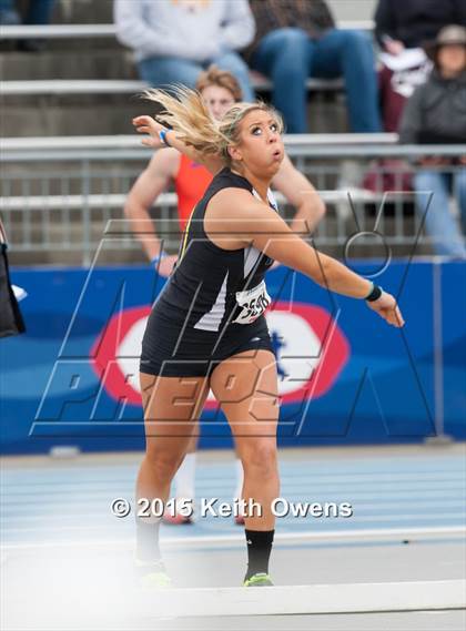 Thumbnail 2 in 2015 Drake Relays photogallery.