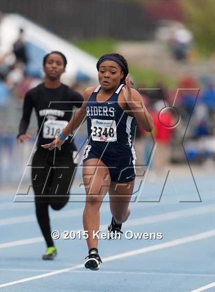 Thumbnail 2 in 2015 Drake Relays photogallery.