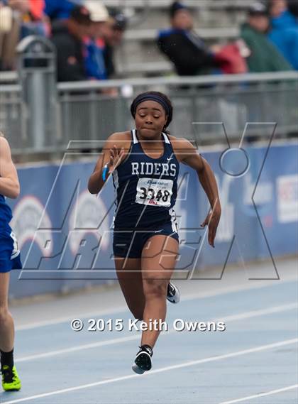Thumbnail 1 in 2015 Drake Relays photogallery.