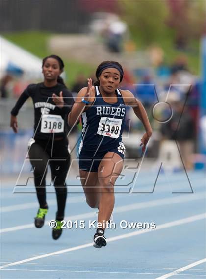 Thumbnail 1 in 2015 Drake Relays photogallery.