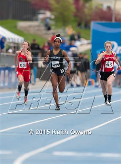 Thumbnail 1 in 2015 Drake Relays photogallery.