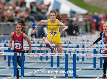 Thumbnail 2 in 2015 Drake Relays photogallery.