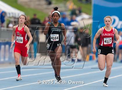 Thumbnail 2 in 2015 Drake Relays photogallery.