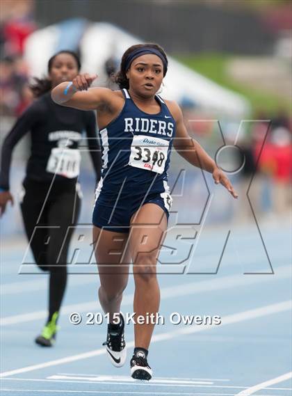 Thumbnail 2 in 2015 Drake Relays photogallery.