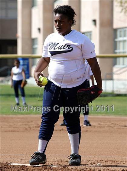 Thumbnail 2 in Muir @ Crescenta Valley photogallery.