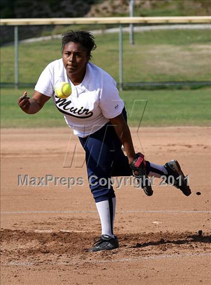 Thumbnail 1 in Muir @ Crescenta Valley photogallery.