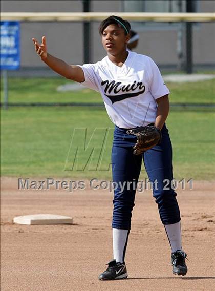 Thumbnail 1 in Muir @ Crescenta Valley photogallery.