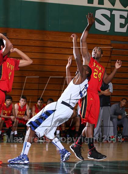 Thumbnail 2 in Price vs. Taft (Paul Pierce Classic)  photogallery.