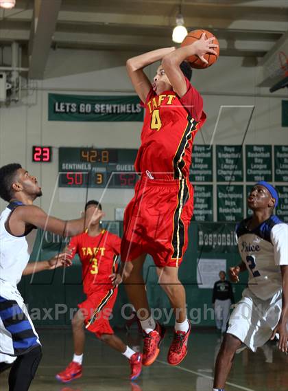 Thumbnail 1 in Price vs. Taft (Paul Pierce Classic)  photogallery.