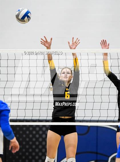Thumbnail 3 in Mesquite vs Saguaro (AIA 4A Conference Play-In) photogallery.
