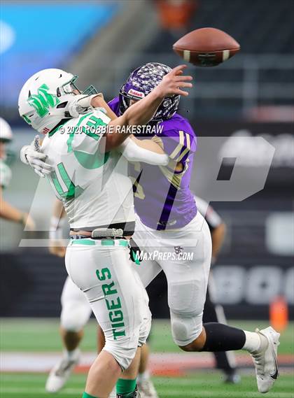 Thumbnail 3 in May vs. Sterling City (UIL 6-Man 1A Division 1 State Final) photogallery.