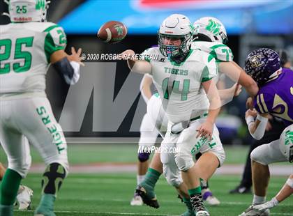 Thumbnail 3 in May vs. Sterling City (UIL 6-Man 1A Division 1 State Final) photogallery.