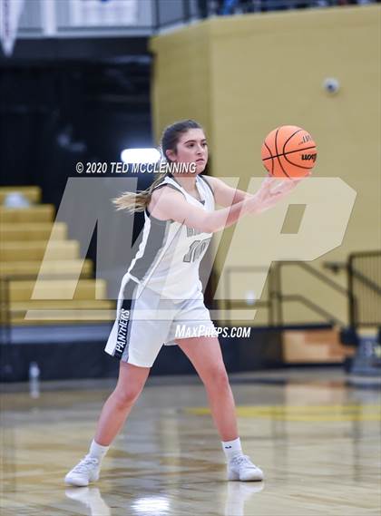 Thumbnail 2 in Bigelow vs. Eureka Springs (AAA 2A State Playoff First Round) photogallery.