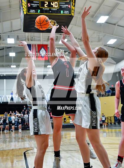 Thumbnail 1 in Bigelow vs. Eureka Springs (AAA 2A State Playoff First Round) photogallery.
