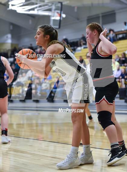 Thumbnail 3 in Bigelow vs. Eureka Springs (AAA 2A State Playoff First Round) photogallery.