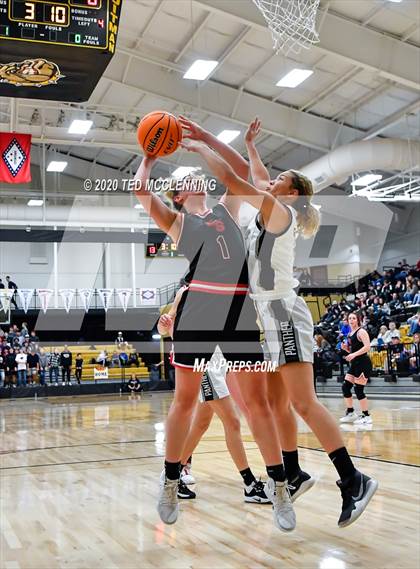 Thumbnail 2 in Bigelow vs. Eureka Springs (AAA 2A State Playoff First Round) photogallery.