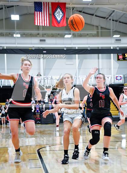 Thumbnail 1 in Bigelow vs. Eureka Springs (AAA 2A State Playoff First Round) photogallery.