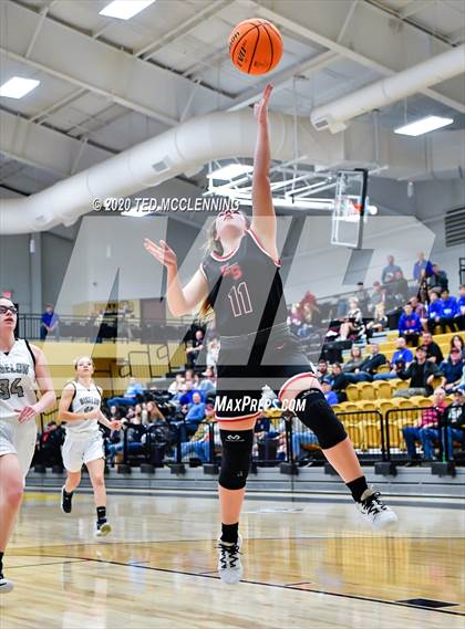 Thumbnail 1 in Bigelow vs. Eureka Springs (AAA 2A State Playoff First Round) photogallery.