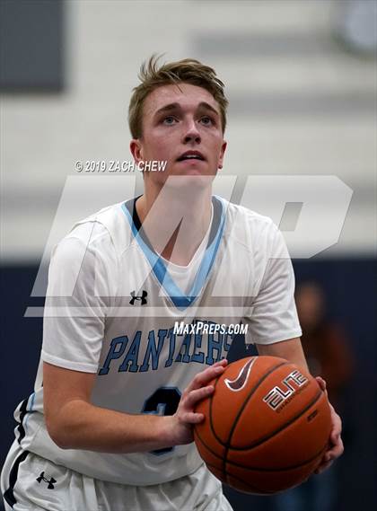Thumbnail 3 in Franklin vs. Algonquin Regional (MIAA D1 Regional First Round) photogallery.