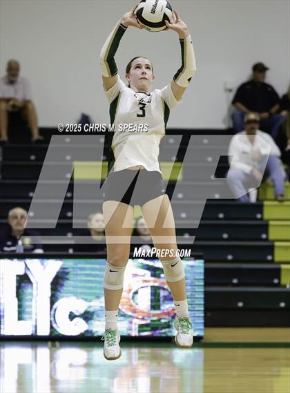 Thumbnail 3 in The First Academy vs. Trinity Catholic photogallery.