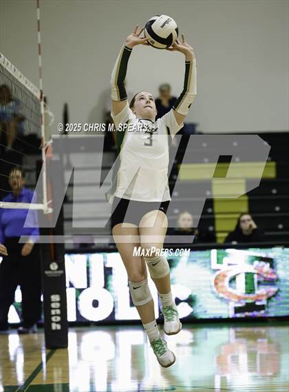 Thumbnail 2 in The First Academy vs. Trinity Catholic photogallery.