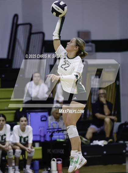 Thumbnail 2 in The First Academy vs. Trinity Catholic photogallery.