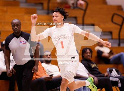 Thumbnail 3 in Wasatch Academy vs. Greenforest (Holiday Hoopsgiving) photogallery.