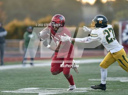 Thumbnail 2 in Richland @ Kennedy Catholic [WIAA 4A State Playoff Round 1] photogallery.