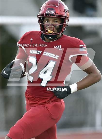 Thumbnail 3 in Richland @ Kennedy Catholic [WIAA 4A State Playoff Round 1] photogallery.