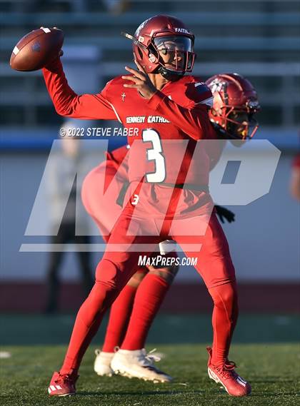 Thumbnail 1 in Richland @ Kennedy Catholic [WIAA 4A State Playoff Round 1] photogallery.