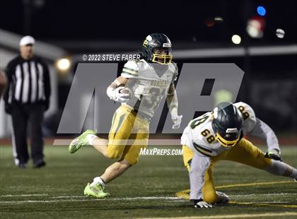 Thumbnail 1 in Richland @ Kennedy Catholic [WIAA 4A State Playoff Round 1] photogallery.