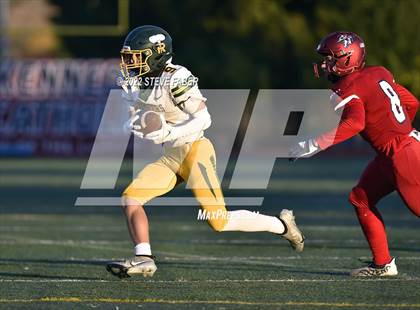 Thumbnail 1 in Richland @ Kennedy Catholic [WIAA 4A State Playoff Round 1] photogallery.