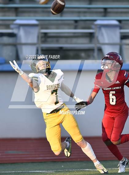 Thumbnail 1 in Richland @ Kennedy Catholic [WIAA 4A State Playoff Round 1] photogallery.