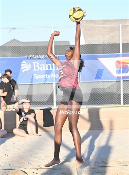 Thumbnail 2 in O'Connor vs. Mountain Ridge (AIA DI Pairs Round 1 Playoff) photogallery.