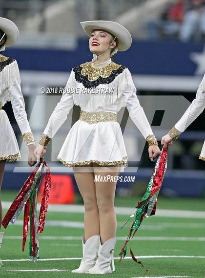 Thumbnail 2 in Pleasant Grove vs. Cuero (UIL 4A Division 2 Championship) photogallery.