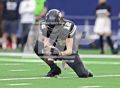 Thumbnail 2 in Pleasant Grove vs. Cuero (UIL 4A Division 2 Championship) photogallery.