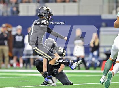 Thumbnail 3 in Pleasant Grove vs. Cuero (UIL 4A Division 2 Championship) photogallery.